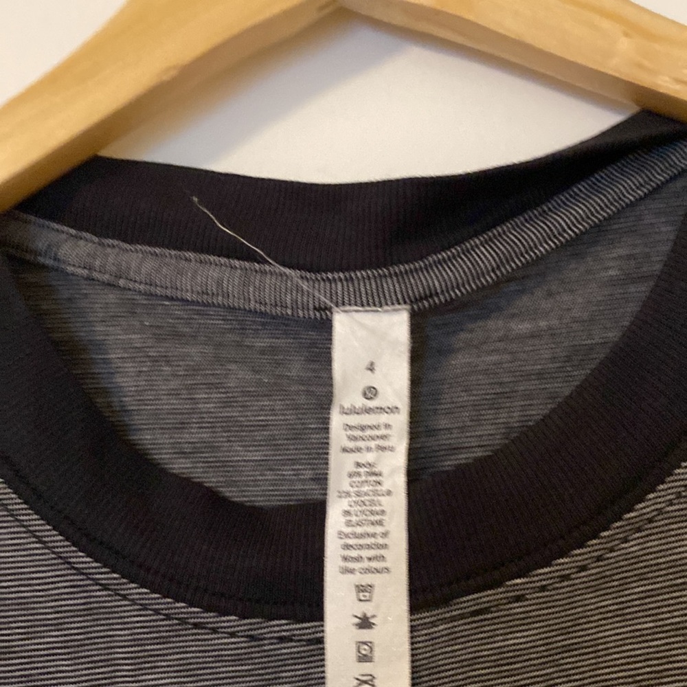 Lululemon tee - Picture 4 of 6